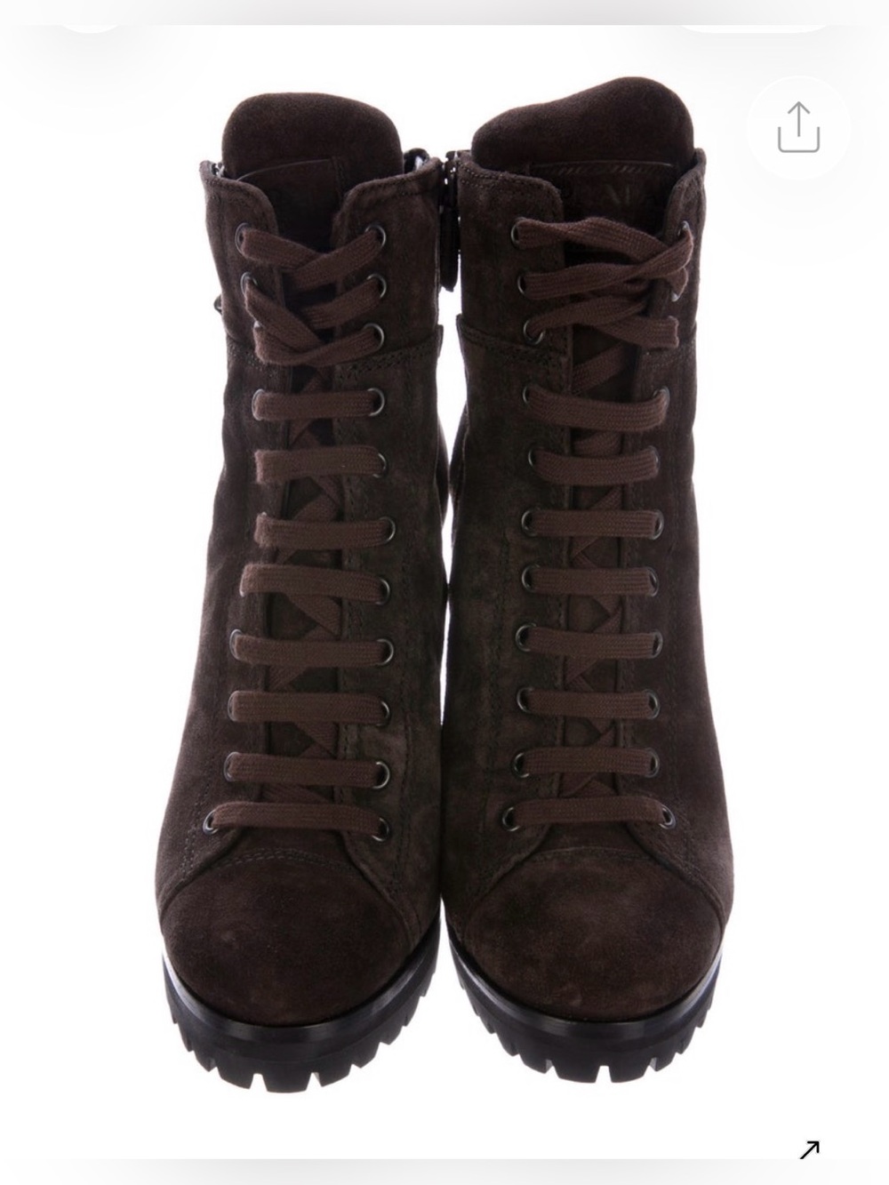 Sport
Suede Ankle Boots
Size: 7.5 | IT 37.5